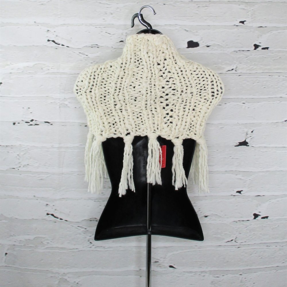 American Eagle Outfitters Hand Knit Chunky Cowl Neck Warmer - Picture 4 of 7
